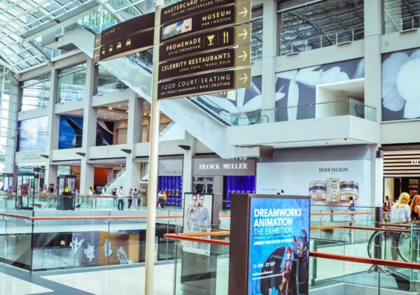 UK business professionals attending the 2025 UK SEO Summit to learn new SEO strategies and network with experts.